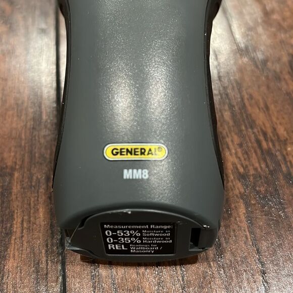 General Tools MM8 Pinless LCD Moisture Meter with Tricolor Bar Graph - Picture 3 of 6